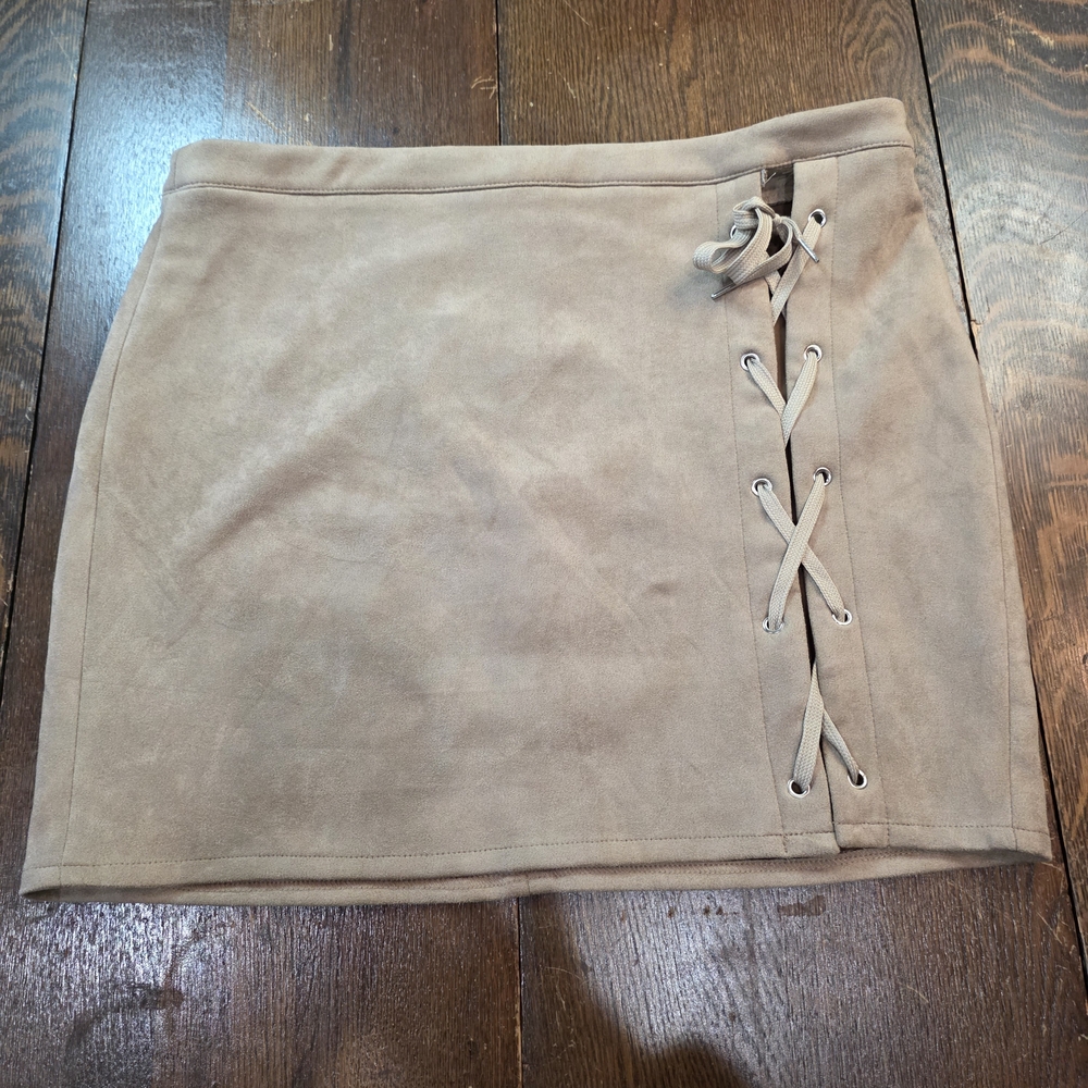 Fashion Nova taupe faux suede mini skirt with a‎ lace-up tie detail Sz XL